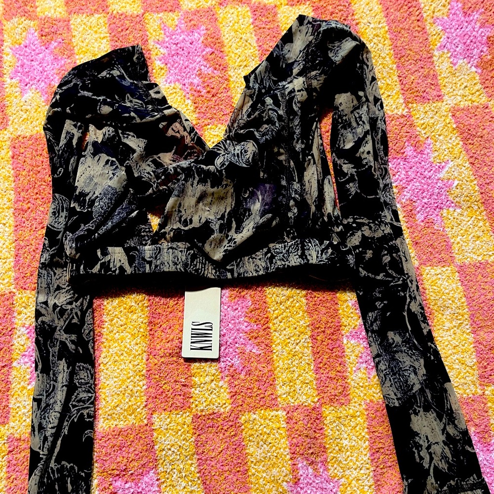 KNWLS Top